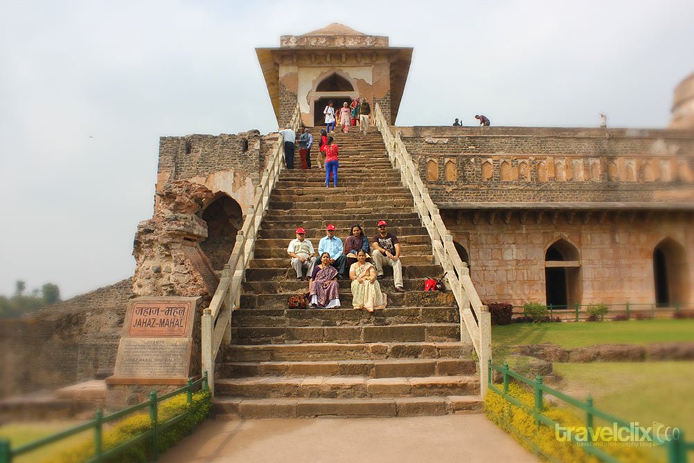 Steps to jahaz Mahal Terrace