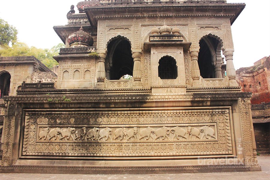 Side view of Vithoji Chatri