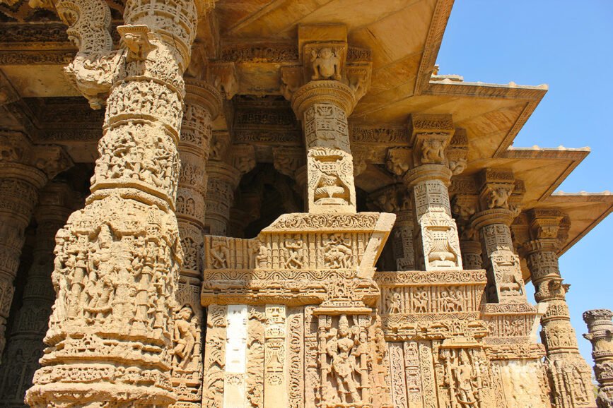 Carving on outer walls of Rang Mandap