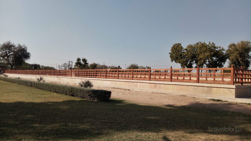 rani-ki-vav-from-distance